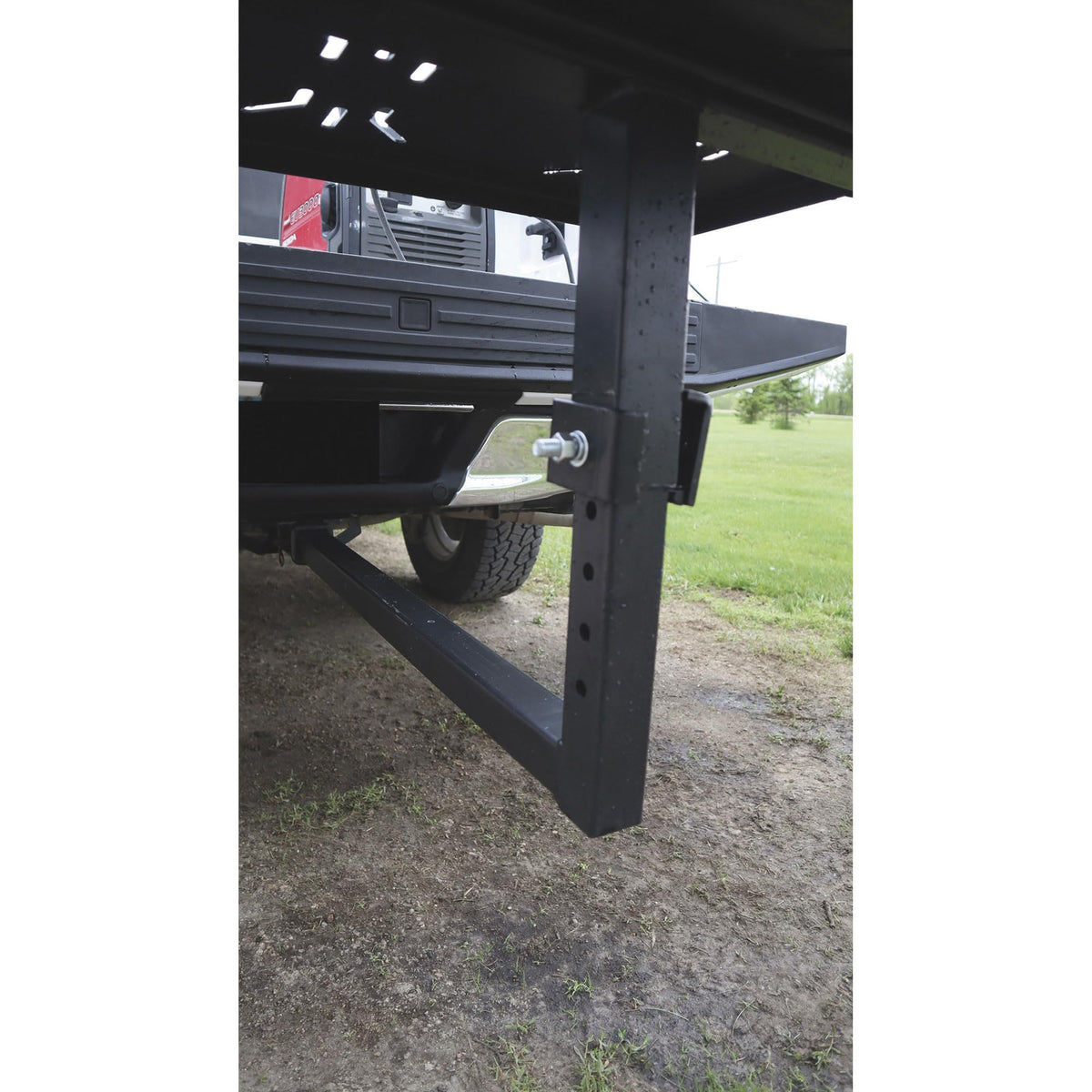 Folding Hitch-Mounted Steel Work Bench U564308