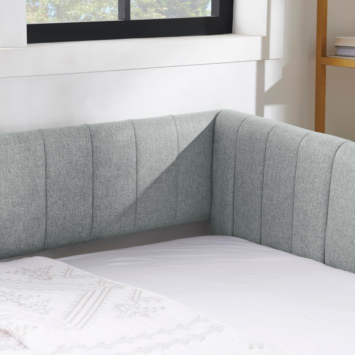 Grey Linen Upholstered Twin Size Daybed with Pop up Trundle E40156